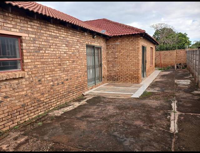 3 BEDROOM HOUSE FOR SALE IN KARENPARK